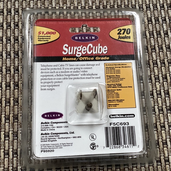 Belkin SurgeCube 270 joules Home/Office Grade F5C693 New - Picture 7 of 8